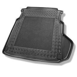 Tapis de coffre pour Mercedes-Benz Classe E W211 Berline (2002-02.2009) - bac de coffre - protection de coffre voiture - Aristar - Standard - sans cavité gauche ; la cavité droite peut être coupée