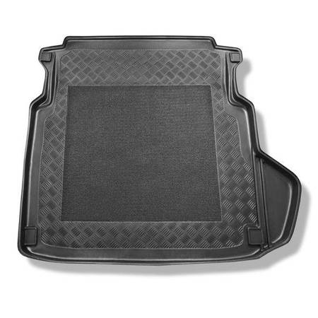 Tapis de coffre pour Mercedes-Benz Classe E W211 Berline (2002-02.2009) - bac de coffre - protection de coffre voiture - Aristar - Standard - sans cavité gauche ; la cavité droite peut être coupée